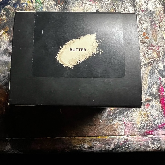 BNIB 💫 fenty beauty setting powder - Picture 3 of 4